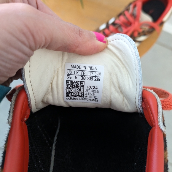 Adidas Women's Leopard Print Sneakers with Red Accents - Picture 7 of 9